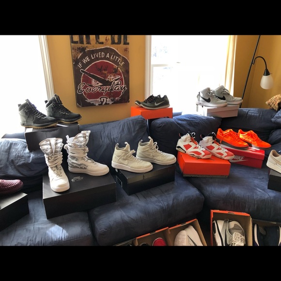 NIKE Men's Mystery Box! 2 Brand New Pairs of Nike - Picture 5 of 7